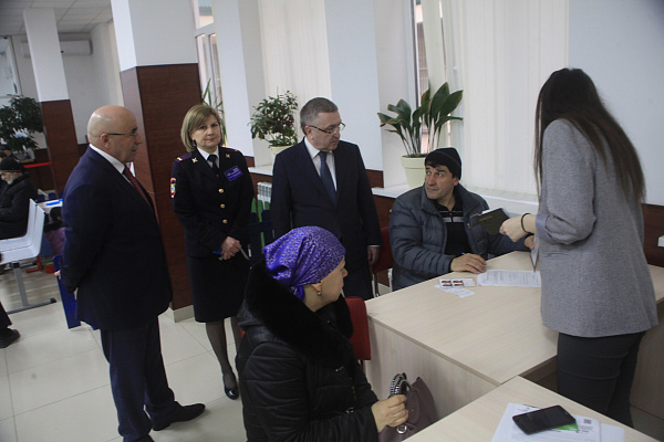Депутат Госдумы Юрий Левицкий посетил Управление по вопросам миграции МВД по Республике Дагестан
